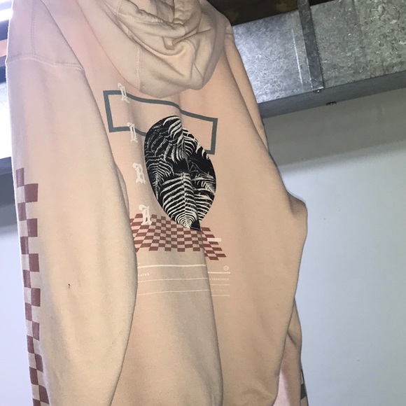 A pink hoodie - Picture 2 of 3